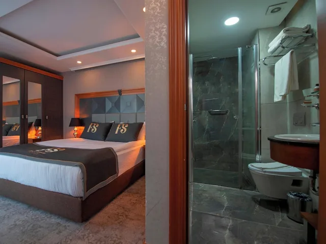 جناح جونيور بسرير كينج، Four Seven Hotel 4/7
