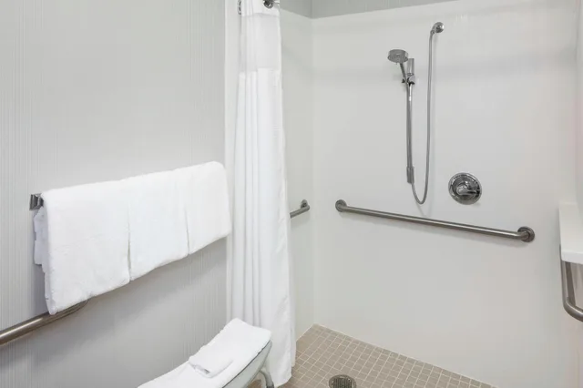 غرفة بسرير مزدوج لذوي الإعاقة، Courtyard Tuscaloosa By Marriott 3/3
