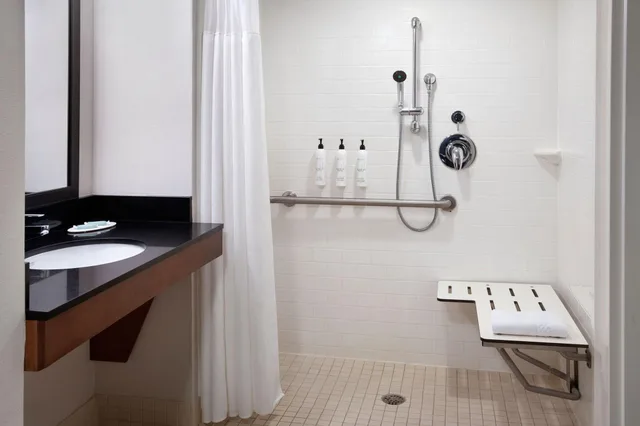 غرفة بسرير مزدوج لذوي الإعاقة، Fairfield by Marriott Wallingford Meriden 5/6