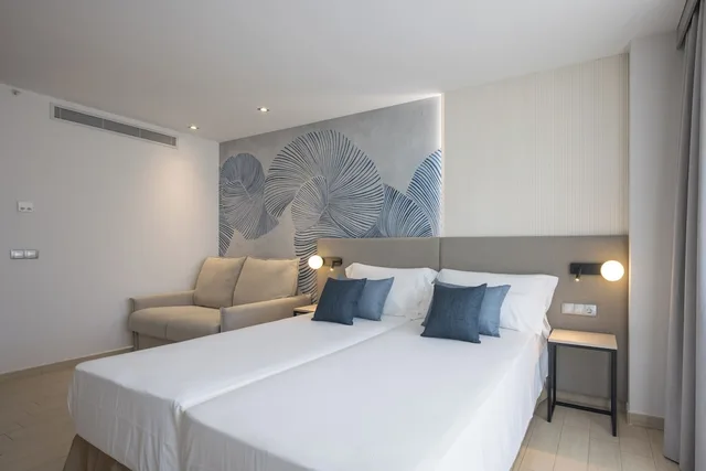 غرفة بسريرين منفصلين مع أريكة، Ar Diamante Beach 2/6