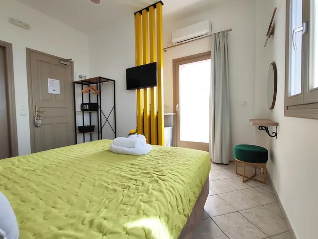 Deluxe, Queen Bed, Sunrise View, Nemesis 4/6