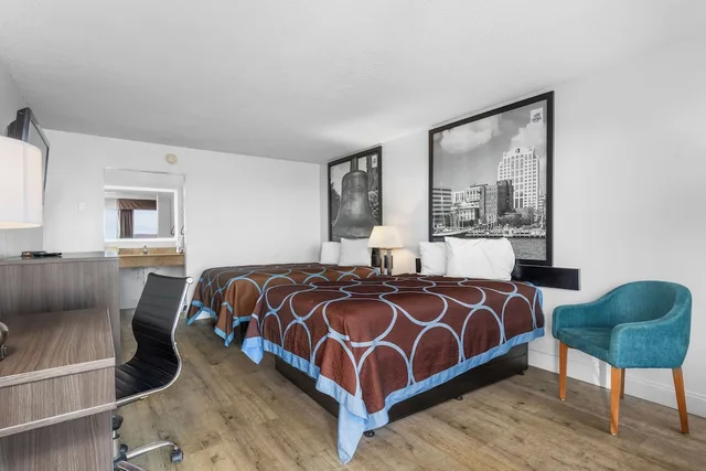 Standard, 2 Double Beds, Pool Side، Super 8 By Wyndham Norfolk Chesapeake Bay 1/1