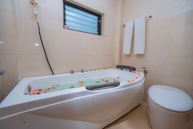 Executive, Suite, King Bed, Hotel Seven Star 9/10
