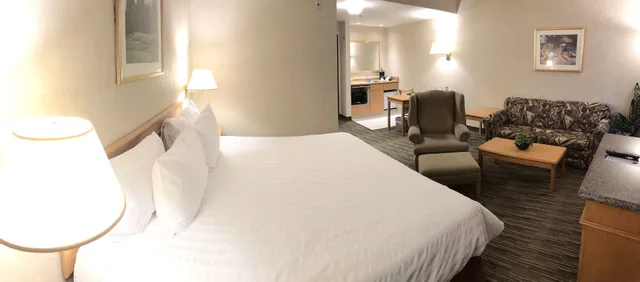 Studio, King Bed, Sofa, Humphry Inn Suites 2/5