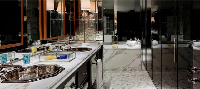 جناح سيغنتشر، Rosewood London 2/2