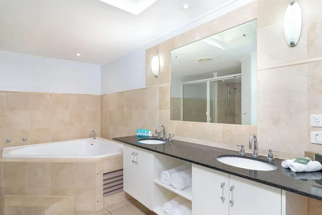 3 Bedrooms, Original, Apartment، Mandalay Luxury Beachfront Apartments 2/3
