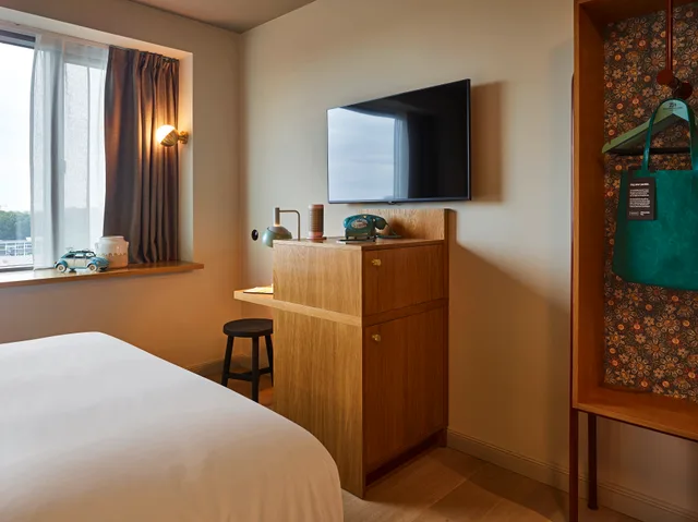 غرفة قياسية بسرير كينج، 25hours Hotel Copenhagen Paper Island 4/5
