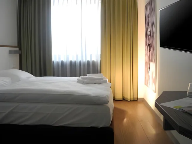غرفة مفردة بسرير كوين، TOP Hotel Sportforum 2/2