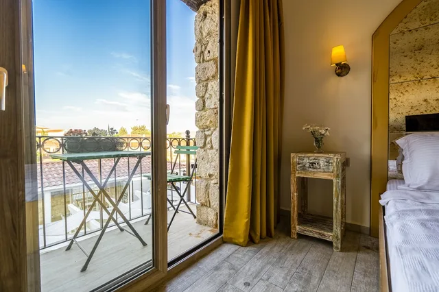 غرفة كلاسيكية بسرير كوين بشرفة، Hotel De Gold Alacati 6/7