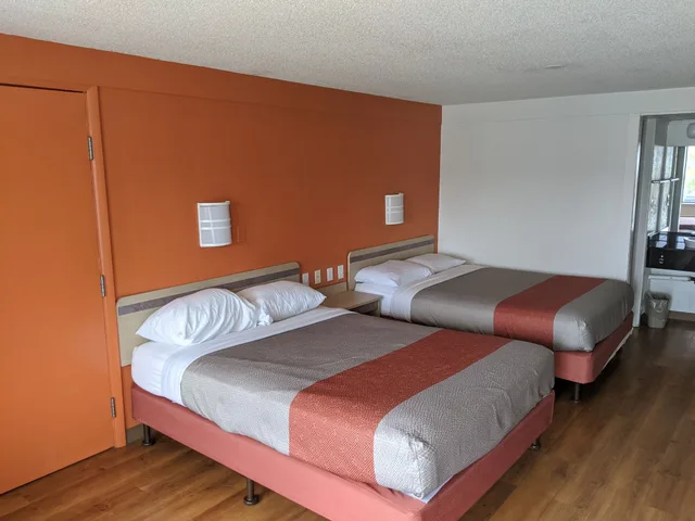 غرفة قياسية بسريرين كوين، Rodeway Inn Altoona Orchard Plaza 1/5