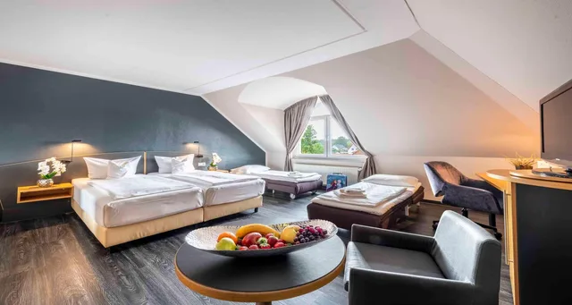 غرفة عائلية بأربعة أسرّة، Plaza Inn Heidehof 1/1