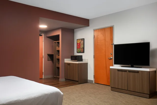 غرفة بسرير كينج لذوي الإعاقة، Hilton Garden Inn Kalispell 2/3