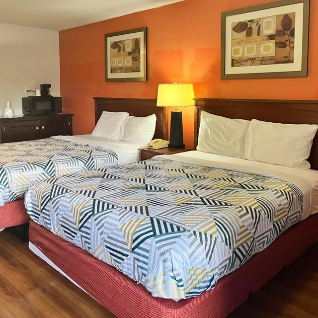 غرفة بسرير كينج وسريرين كوين، Studio6 Suites Dayton, OH - Englewood 2/4
