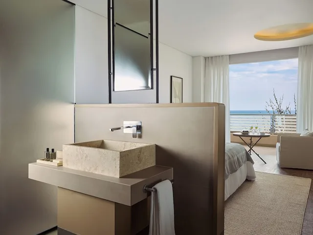 غرفة تنفيذية بسرير مزدوج بإطلالة على البحر، Grecotel Astir Palace 4/5