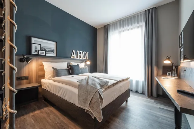غرفة قياسية بسرير كوين في طابق مرتفع، HARBR. hotel Ludwigsburg 5/10