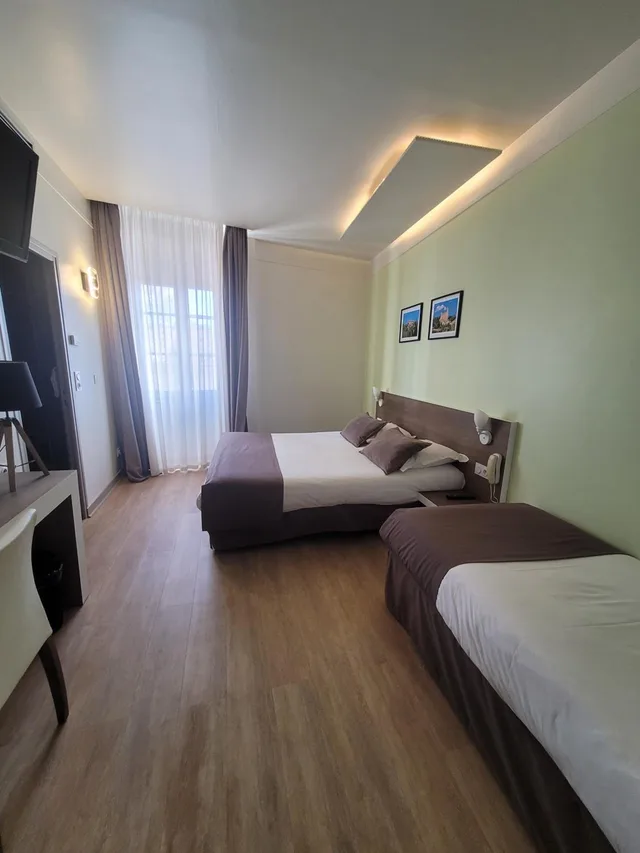 غرفة كومفورت ثلاثية بسرير مزدوج وسرير فردي، Kyriad Orange Centre 2/10