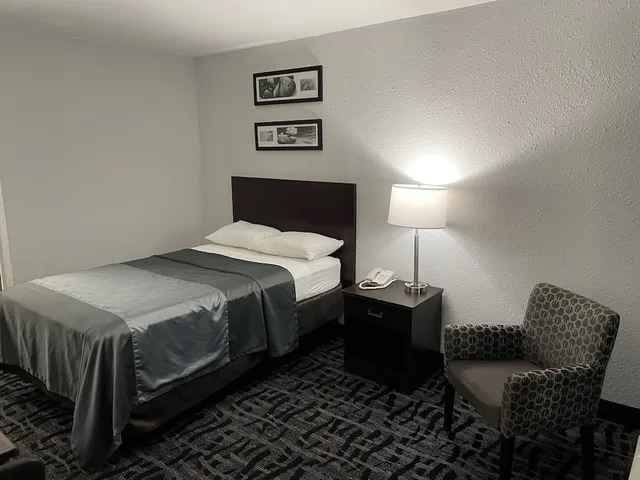 غرفة قياسية بسرير مزدوج، Scottish Inn 1/1