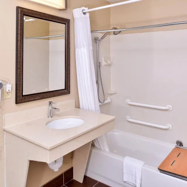 جناح بسرير كوين بغرفة نوم واحدة لذوي الإعاقة، Staybridge Suites O Fallon Chesterfield 3/3