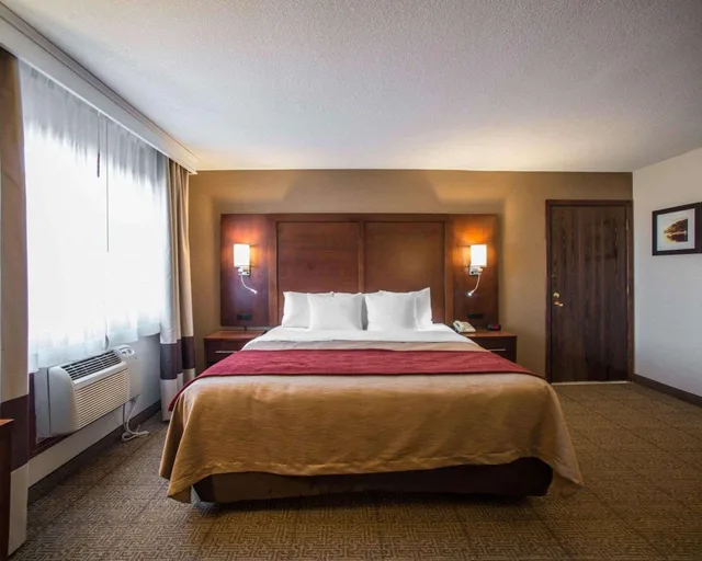 جناح بسرير كينج، Quality Inn & Suites Boonville - Columbia 1/2