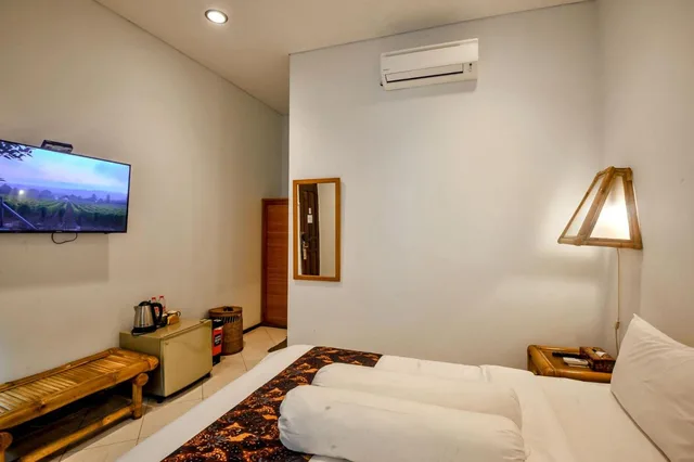Standard, Double Bed, Rumah Mertua Heritage Yogyakarta 3/6