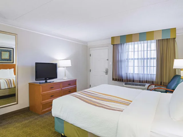 غرفة بسرير مزدوج، Ramada by Wyndham Westminster Denver 1/3