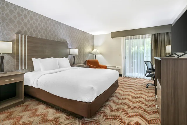 غرفة قياسية بسرير كينج بإطلالة، Best Western Plus Sonora Oaks Hotel & Conference Center 2/8