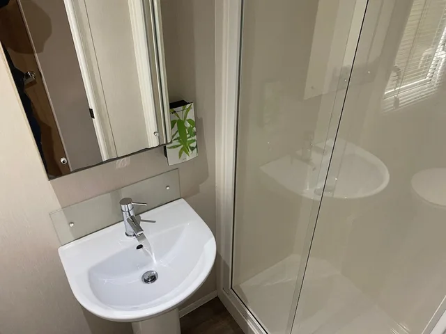 Mobile Home, Deluxe, 1 Double and 4 Single Beds، Gullivers Hotel 5/6