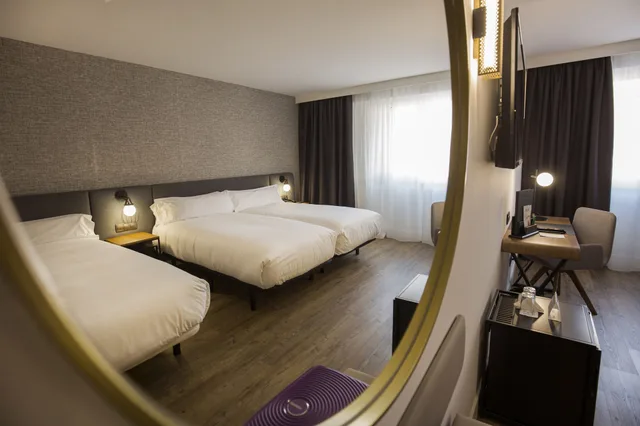 غرفة ثلاثية بإطلالة على الفناء، Yomo Centric Hotel 2/6