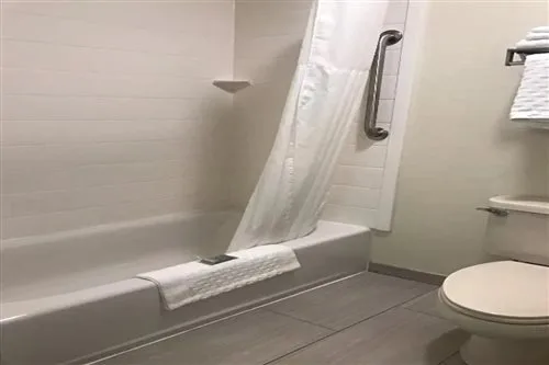غرفة بسرير كينج لذوي الإعاقة، Comfort Inn & Suites OFallon - St Louis Area 1/1