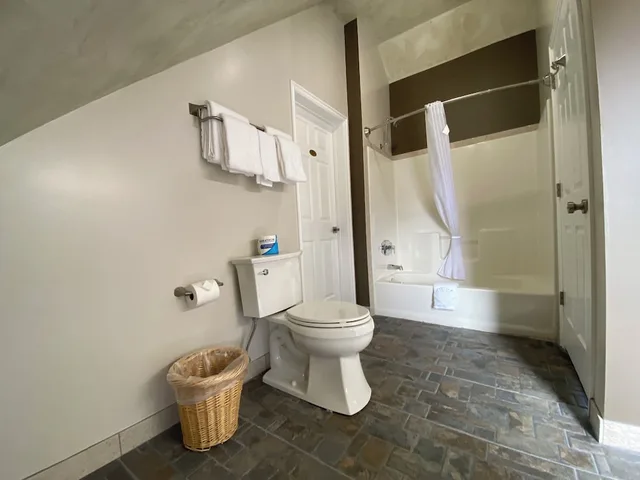 جناح بسرير كينج وسريرين كوين وسرير فردي بغرفتي نوم، Skyridge Inn Bed & Breakfast 4/5
