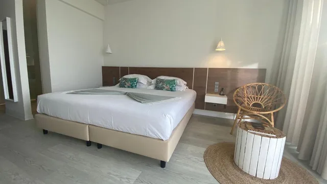 غرفة بسرير كينج بإطلالة على البحر في طابق مرتفع، Porto Covo Praia Hotel & SPA 3/6