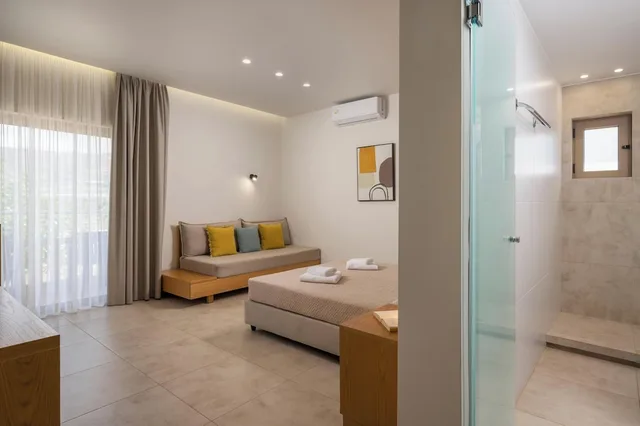 غرفة ثلاثية بسرير مزدوج مع أريكة، Petritos Rooms And Studios 6/10