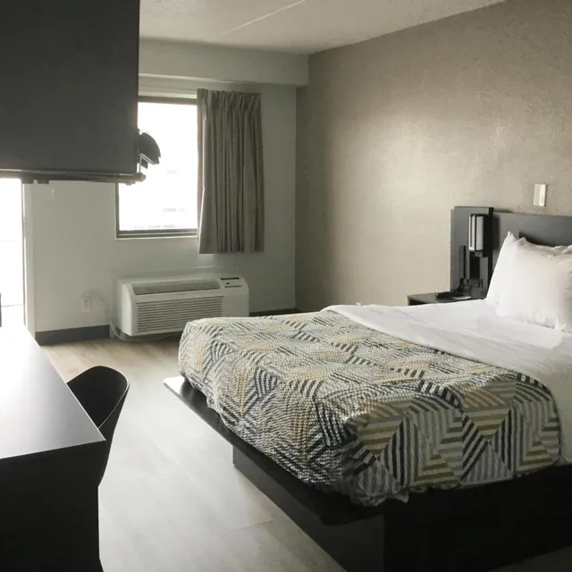 غرفة بسرير كينج بجاكوزي، Motel6 Farmington Hills, MI - Northwest - Farmington Hills 6/10