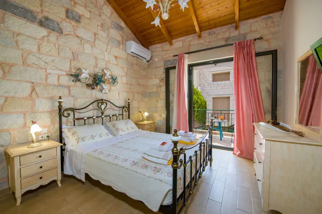 فيلا سوبيريور بسرير كوين وسريرين منفصلين بغرفتي نوم مع أريكة بمسبح خاص، Villa Constancia 3/10