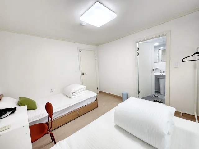 غرفة ديلوكس بسرير مزدوج وسرير فردي، Wow Hills Guest House 2/6