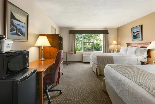Room, 2 Queen Beds, Exterior Entrance, Ground Floor، Days Inn & Suites by Wyndham Moncton 5/8
