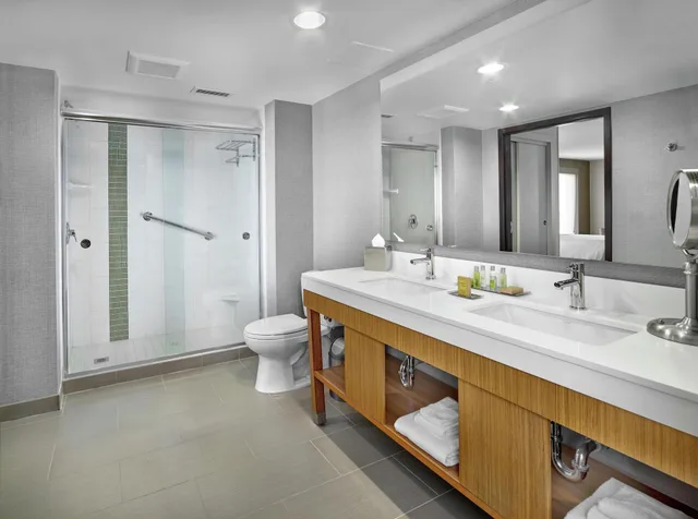1 Bedroom, Suite, Kitchenette, DoubleTree by Hilton Edmonton Downtown 2/2