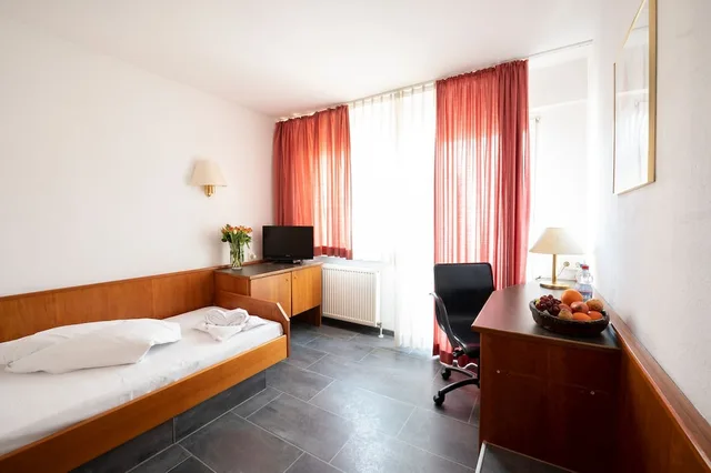 غرفة مفردة، Hotel Astoria Am Urachplatz 20/20