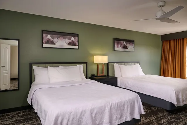 جناح بسريرين مزدوجين وسرير كينج بغرفتي نوم، Homewood Suites By Hilton Anchorage 6/8