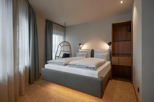 Roomy, Deluxe, Double Bed، Cocoon Salzburg 2/10
