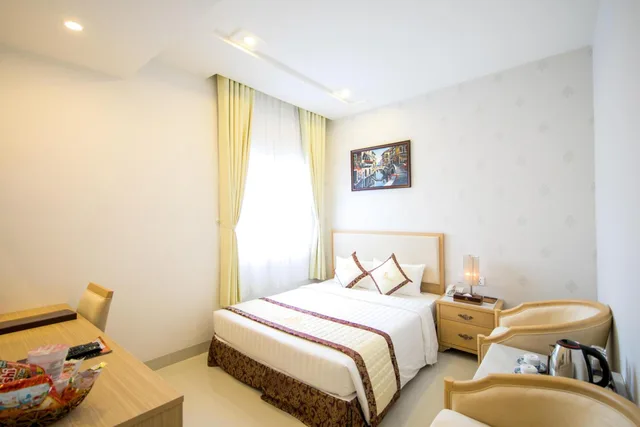 غرفة سوبيريور بسرير مزدوج، Le Saigon Hotel 1/1