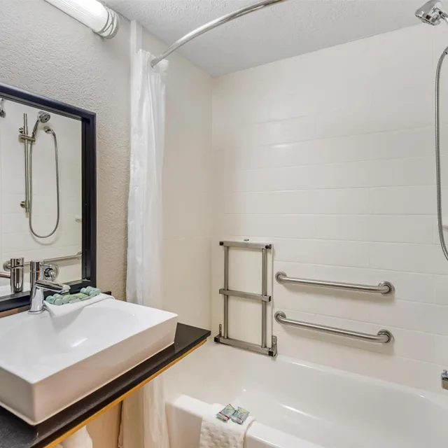 Suite, 2 Queen Beds, Accessible, Best Western Alamo Suites 4/4