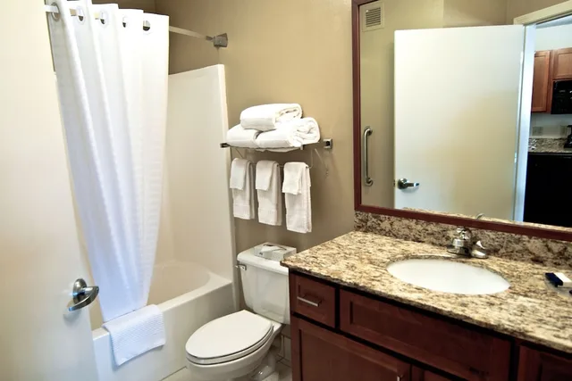 جناح بسرير مزدوج، Candlewood Suites Salina 5/6