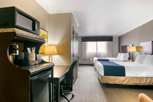 Room, 2 Queen Beds, Best Western Plus Olathe Hotel 5/6