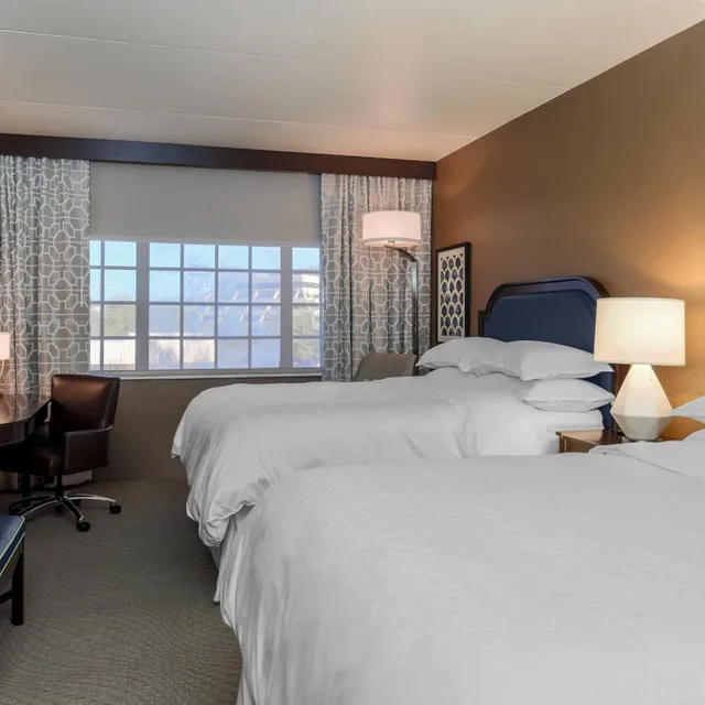 غرفة بسريرين كوين في طابق مرتفع، Sheraton Tarrytown Hotel 2/4