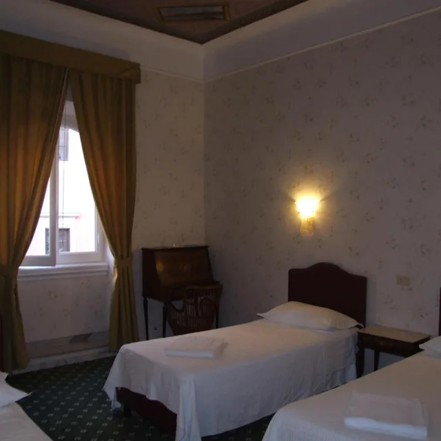 غرفة ثلاثية بحمام مشترك، Hotel Texas 1/4