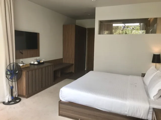 غرفة بريميوم بسرير كينج، Terracotta Hotel Resort Dalat 3/4