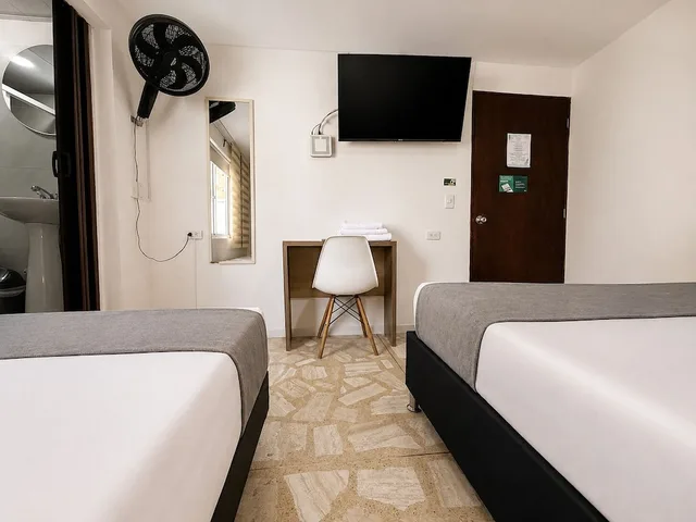 غرفة قياسية ثلاثية بسرير مزدوج وسرير فردي، Ayenda 1258 Boutique Laureles Home 10/10