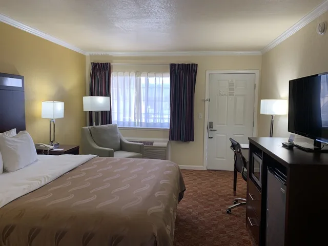 غرفة بسرير كينج لذوي الإعاقة، Quality Inn Ukiah, CA 5/10