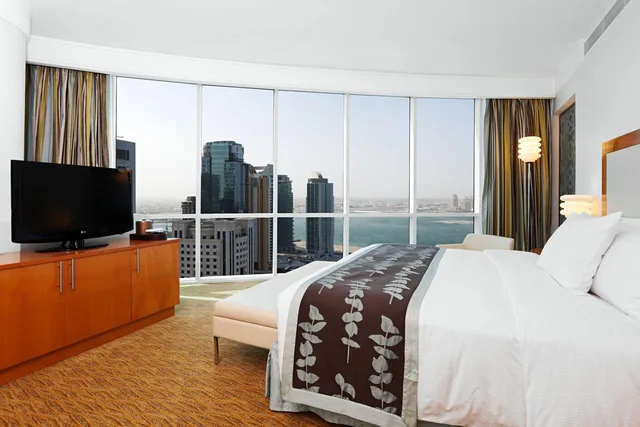 غرفة ديلوكس مزدوجة بإطلالة على البحر، Hilton Doha 4/6